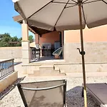 فيلة 65 Seafront With Private Pool *