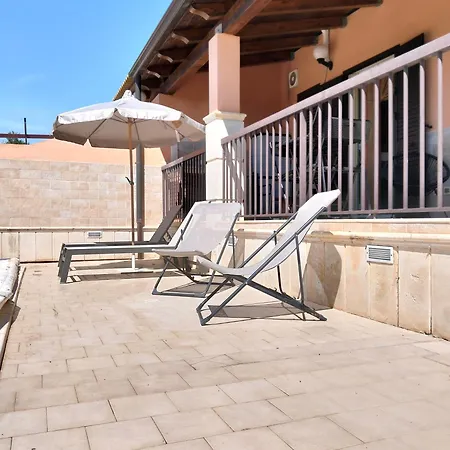 65 Seafront With Private Pool فيلة *