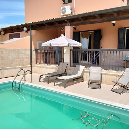 65 Seafront With Private Pool فيلة